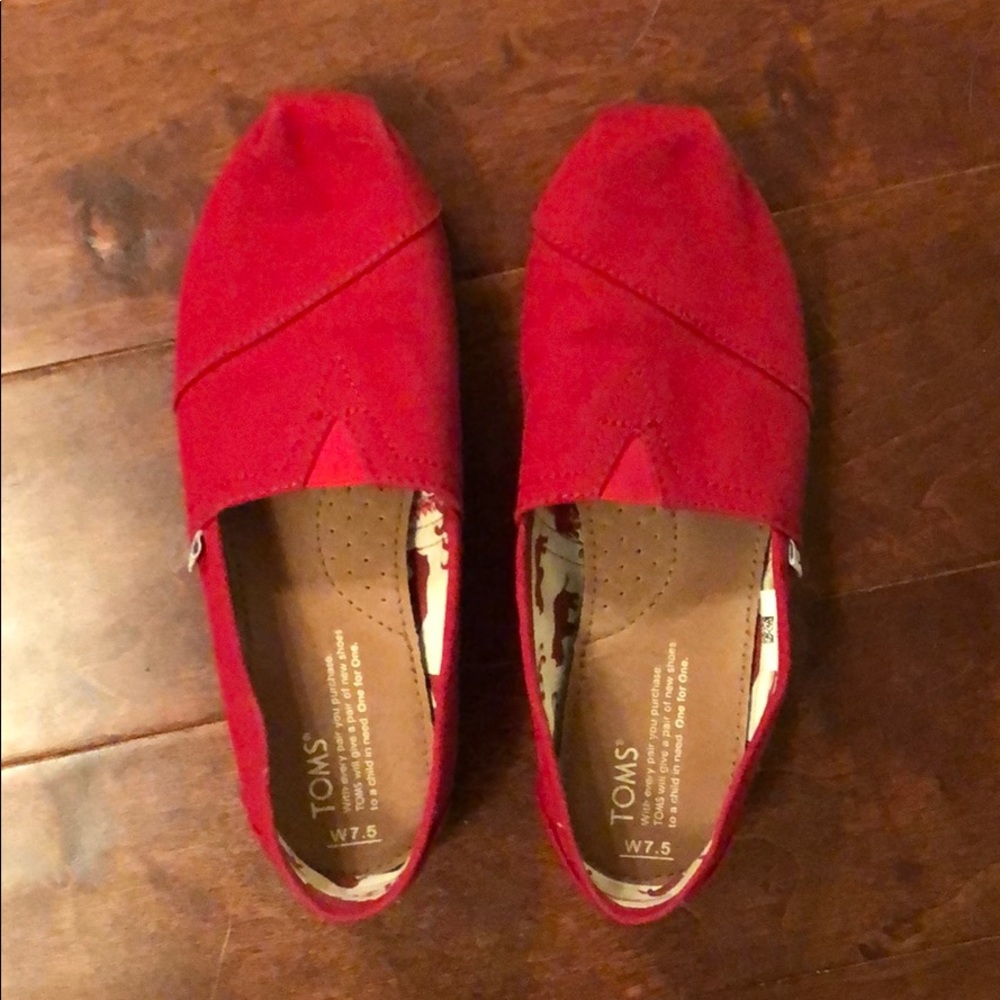 Red Women’s Toms Size 7.5